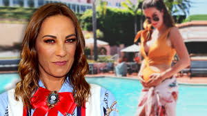 La actriz por primera vez abre su corazón ante las cámaras. Consuelo Duval Publico En Instagram Que Claudia Alvarez Tendra Una Nina Y Luego Borro El Mensaje Pero Lo Tenemos Famosos Univision