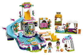 41313 Heartlake Freibad Von Lego Friends An Heissen Sommertagen Ist Es Nirgendwo Angenehmer Als Im Heartlake Freibad Denn Dort Lego Madchen Spielzeugladen Lego