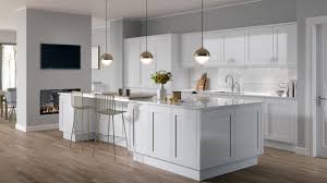 shaker style kitchen: simple & durable