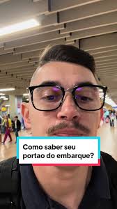 O que fazer quando seu cartão de embarque não informa o número do portão do  seu voo? Primeiramente calma, no aeroporto, possui vários tokens espalhados  onde, você vai conferir seu número de voo, ...