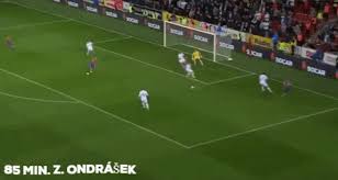 Ve wembley inkasovali v úvodním poločase zápasu s anglií jedinou branku od raheema sterlinga, který předtím trefil i tyč. Cesko Anglie Kvalifikace Na Me Ziveprenosy Cz