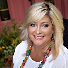 Lydia wanted more icy, less warmth—mission accomplished! ❄️✨ We also added  a subtle money piece for that extra pop of blonde. The books are filling up  fast—grab your spot now at josiepatterson.glossgenius.com! #