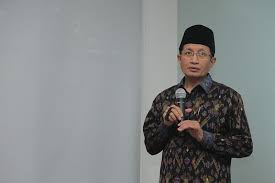 Dan juga standar imam masjid tetap sesuai dengan tipologi masjid di suatu wilayah (masjid negara, masjid negara, masjid agung, masjid besar, masjid jami, masjid bersejarah, dan masjid ditempat publik), berdasarkan kompetensi yang khusus. Imam Besar Masjid Istiqlal Sebut Iyl Meninggal Dunia Dalam Keadaan Syahid Okezone News