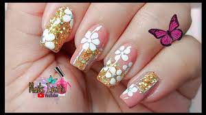 Lasuñas ballerina son un estilo que jamás pasa de moda, muy lindo y cómodo de llevar, pues no es nada complicado recortar la manicura para que se adapte a él. Unas Con Mucho Glitters Modelo De Unas Decoradas A Mano Unas Sencillas Y Facil De Hacer Youtube