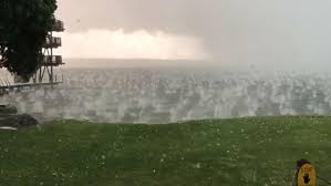 Hier ziehen heute unwetter auf. Videos Zeigen Apokalyptische Bilder Von Hagelsturm In Bayern Kurier At