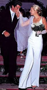 Nearly two years later, the parents of carolyn and lauren bessette received a monetary settlement as a result of their wrongful death lawsuit against the kennedy estate. Wedding Planner For Jfk Jr And Carolyn Bessette Kept Wedding Secret Celebrity Wedding Dresses Celebrity Bride Carolyn Bessette Wedding