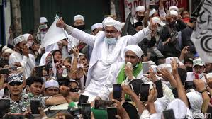 Foto habib husein (kanan) ayahanda habib rizieq. Disidang Hari Ini Habib Rizieq Bakal Dijerat Pasal Berlapis