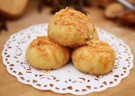 100 gr margarin 150 gr butter 90 gr gula halus 300 gr tepung terigu 50 gr maizena 20 gr susu bubuk 50 gr keju edam parut 3 butir kuning telur selai nanas secukupnya. Resep Cara Membuat Nastar Keju Nastar Resep Makanan Dan Minuman