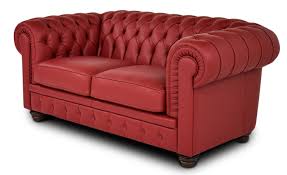 Un divano moderno rivestito in pelle spessorata di colore panna e marrone, equipaggiato di poggiatesta relax manuale per aumentare il comfort. Divano Chesterfield 2 Posti In Pelle Rosso Bordeaux