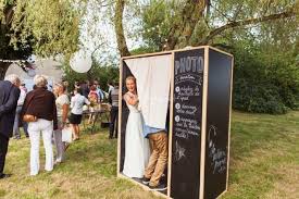 Location de photobooth pour votre mariage. La Cabine Photo Une Animation Originale Pour Votre Mariage