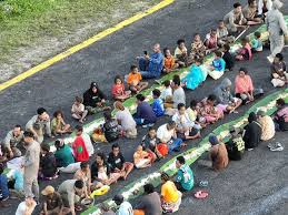 Di Tengah Upaya Perdamaian, Satgas Cartenz Gelar Makan Bersama Warga Kiwirok