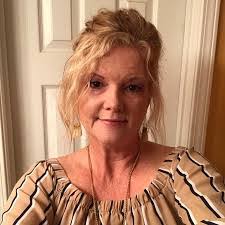 Lois Lorenz's Instagram, Twitter & Facebook