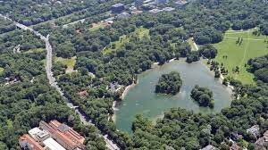 The tram that goes past englischer garten is indeed the 17, not the 18. Problemzone Englischer Garten Munchen Sz De