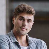 Danielle Siegert's Instagram, Twitter & Facebook