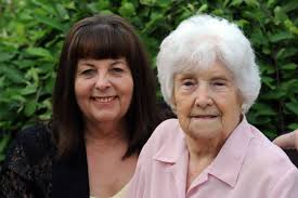 Calling all former carnival queens! Court leaders of 1948 and 1971 want  others to join the Canvey parade