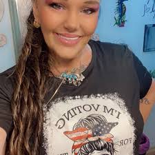 Amy Hemmelgarn's Instagram, Twitter & Facebook