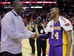Kobe Bryant Destroys Rockets Then Hugs Hakeem Olajuwon Hakeem Olajuwon Kobe Bryant Hakeem