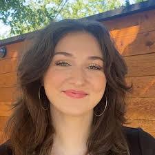 Tara Gilmore's Instagram, Twitter & Facebook