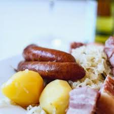 Recette De La Choucroute Garnie Alsacienne Le Plat Traditionnel Par Excellence Mon Week End En Alsace Recette Choucroute Garnie Recette Choucroute