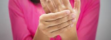 L'arthrose ou l'arthrite peut aussi être à l'origine des douleurs au niveau des articulations. Une Douleur A La Main Ne Doit Pas Etre Prise A La Legere