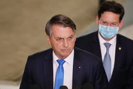 Bolsonaro reagiu com ironia à ofensa: Elimeira Furioso Bolsonaro Tira Mascara Manda Reporter E Equipe Calarem A Boca Reclama Da Cnn E Ataca A Globo