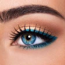 Pour conclure on va vous montrer 60 photos avec des idées modernes et le maquillage des yeux bleus , porté par les stars. 35 Idees De Make Up Pour Les Yeux Bleus Maquillage Pour Les Yeux Bleus Maquillage Yeux Bleus Maquillage Turquoise