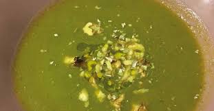 Eliminate le foglie e il gambo del broccolo (2), quindi staccate le cime (3) e sciacquatele accuratamente sotto l'acqua fredda. Vellutata Di Verdure Come Preparare Un Ottimo Piatto In 10 Minuti
