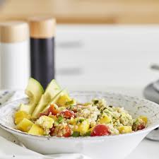 Frisch Leicht Und Fruchtig Die Kombination Aus Quinoa Kirschtomaten Avocado Und Mango Macht Diesen Salat Rezepte Vegetarisch Kochen Schnelle Vegane Rezepte
