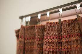 カーテンの代わりに普通の布地を挟むこともできるカーテンクリップというアイテムは手軽に部屋の雰囲気を変えられて便利 カーテン 模様替え カーテンクリップ