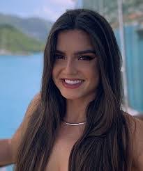 Jane Pullman's Instagram, Twitter & Facebook