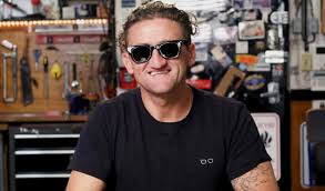 Gary Vaynerchuk And Casey Neistat On College Education - Valdour