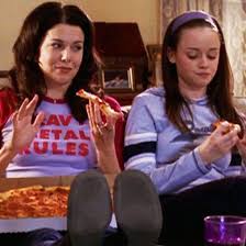Povest ćemo sve rorine prijatelje zajedno preko vikenda, skijati se, družiti se. Gilmore Girls 10 Uberraschende Gilmore Girls Fakten Die Du Garantiert Nicht Kennst Gilmore Girl Gilmore Girls Rory Gilmore