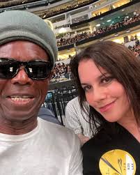 LloydGrant and Wanda Ortez at the Metallica 72season show Lloyd Grant. #lloyd  Grant#metallica#kirkhammett  #larsulrich#metallica#therainbowroom#davemeltzer#jameshetfield#larulrich#dave#mustain#jameshetfield#matyrukiddingme#larsulrich#kirkhammett  ...