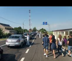 Vehiculele de mare tonaj care ies din tara pe la frontiera de vest asteapta in coloane in principalele puncte de trecere in ungaria, in vama nadlac ii timpul de asteptare pentru formalitati fiind de doua ore, iar la petea, de peste trei ore. Cozi Kilometrice La Vama NÄdlac Ii La Iesirea Din Å£arÄ Probleme Vechi Nicio SoluÅ£ie Evenimentul Zilei