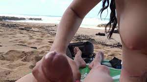 Une etudiante aux énormes seins se fait sodomiser violement au bord de la riviere par son prof! Sur La Plage Elle Suce Et Branle Son Mec