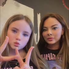 Polite ask, please can the owner of this car be able to move it before 8am?  You've blocked my drive and lane, I will need to leave for work. Thank you  😀