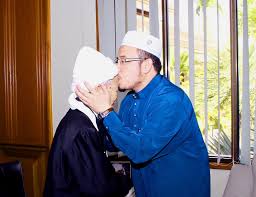 Asri cakap cakap tak jelas). Surat Surat Kepada Datuk Dr Asri Zainul Abidin Mantan Mufti Perlis Lolucon Sang Agamawan