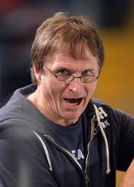 Merda, merda, merda“: Davos-Trainer Arno Del Curto nötigt Gregory Hofmann,  den Wechsel nach Lugano zuzugeben