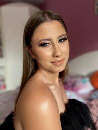 Andreea Dobos Make-up Artist