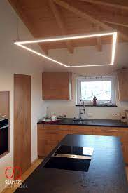 zentrale led beleuchtung mit rechteckprofilen kuche beleuchtung ideen moderne kuchen beleuchtung kuche licht ideen