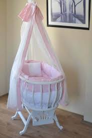 Isilay Horozalioglu Adli Kullanicinin Home Decor Panosundaki Pin Bebek Besikleri Bebek Yatak Ortuleri Besik