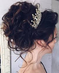 With a slightly raised puff and the hair swept from the side, perfectly falling long strand of curls give it a regal look. 35 Long Hair Hairstyle Ideas Long Hair Quince Hairstyles Newkebox Com
