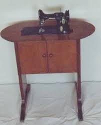 Pin By Roxane Michel On Quilts Sewing Items Sewing Machine Cabinet Vintage Sewing Machines Table Extension