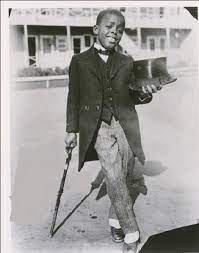 That is debatable , but most tv historians agree that eddie rochester anderson was the first ***** actor to be seen on tv, on the jack benny show. Ernest Fredric Sunshine Sammy Morrison First Black Actor To Sign A Long Term Film Contract Black Then