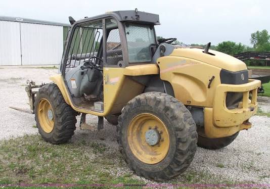New Holland LM640 Telehandler