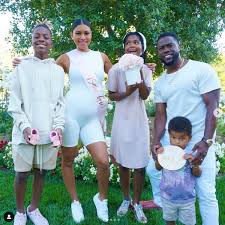 'fatherhood' on netflix stars kevin hart as a widowed dad raising a young daughter alone. Kevin Hart Und Eniko Hart Erwarten Tochter Oh Baby It S A Little Lady Der Spiegel