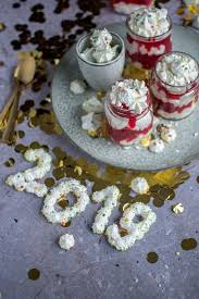 Beschwipster Eton Mess Schnelles Silvester Dessert Knusperstubchen Rezept Dessert Ideen Nachtisch Rezepte Dessert