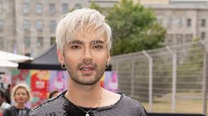 Alle bilder stardoppelgänger wenn promis heimliche. Dorf Kindheit War Fur Bill Kaulitz Einfach Nur Furchtbar Promiflash De