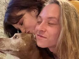 These shows have been insanely fun, can't wait to play more w my freakii  weakiis 😤