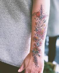 Black flower tattoo is a classy women tattoo every year we look forward to summer, to enjoy the beauty of nature and the riot of colors. Moje Prvni Tetovani